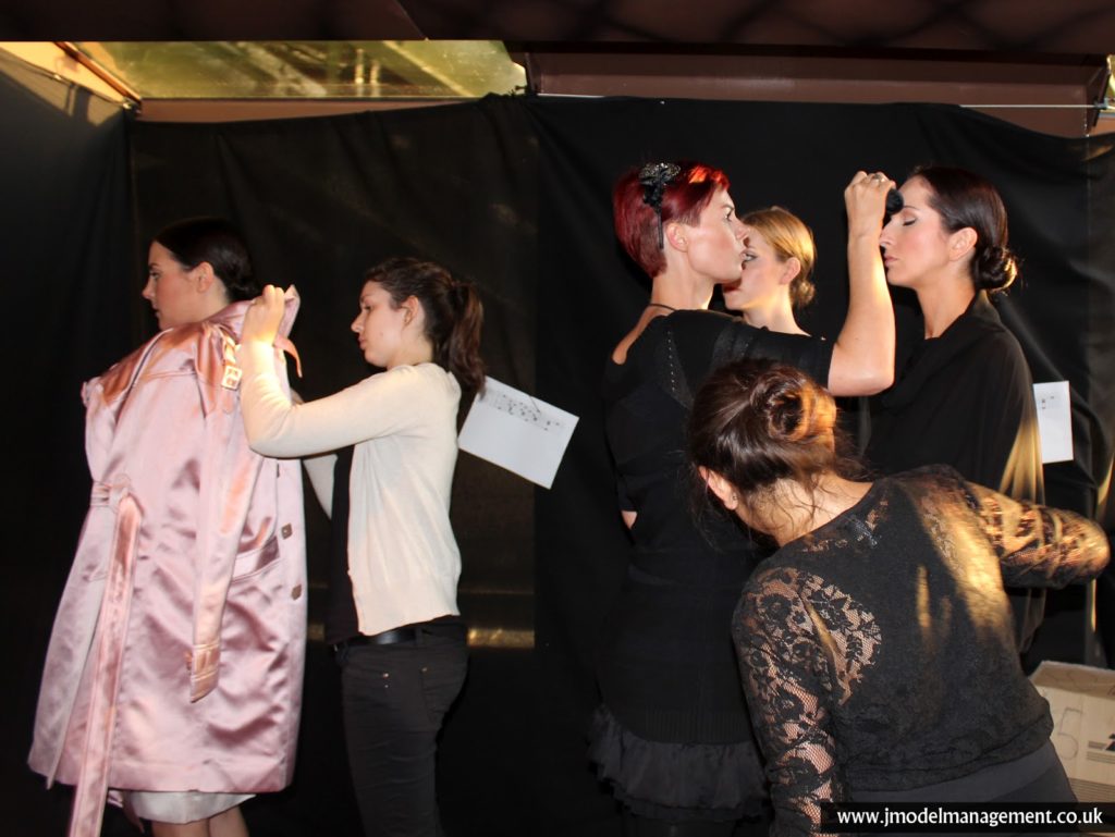 j-summer-fashion-show-on-the-seine-paris-backstage-richard-rozbora