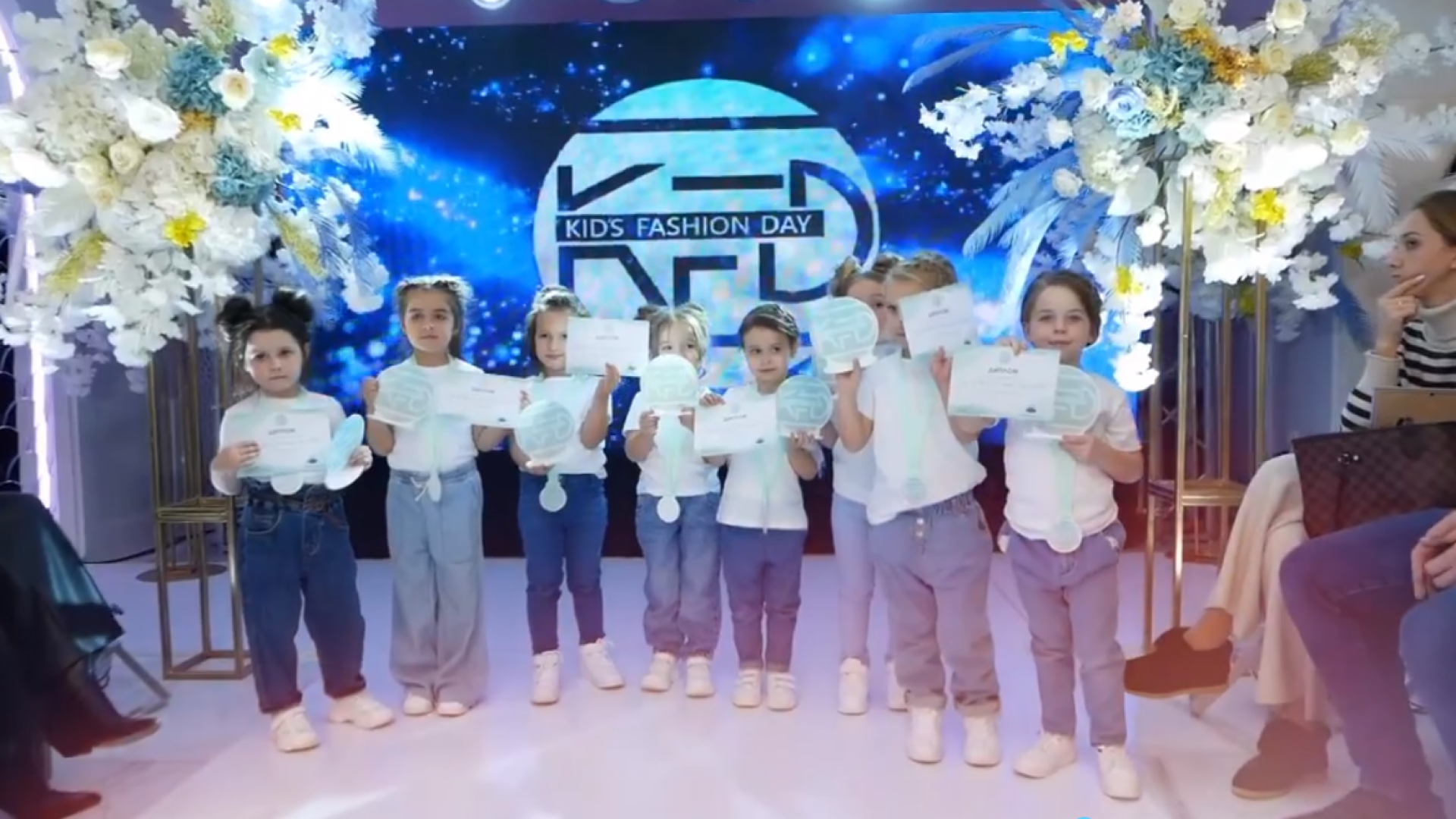 Нагородження продукцією з нанесенням ТМ та трансляція ТМ на екрані