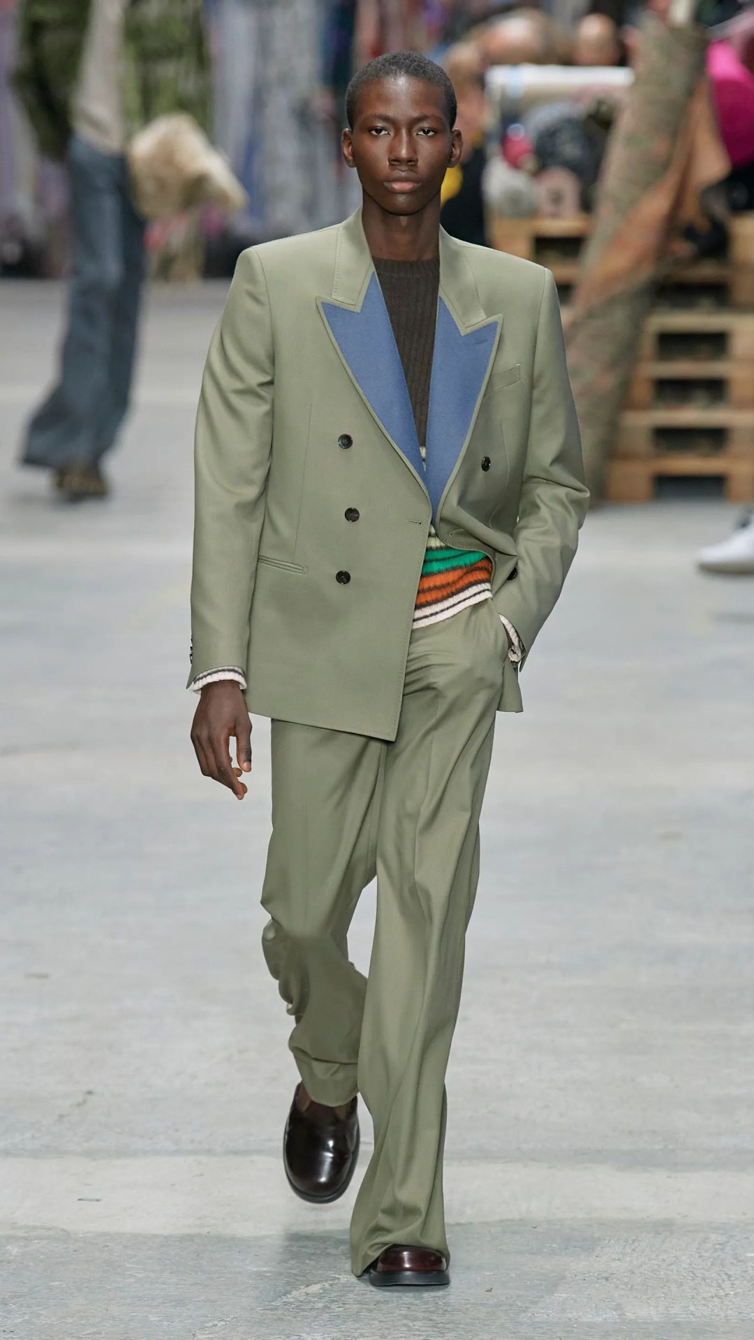 Etro (1)