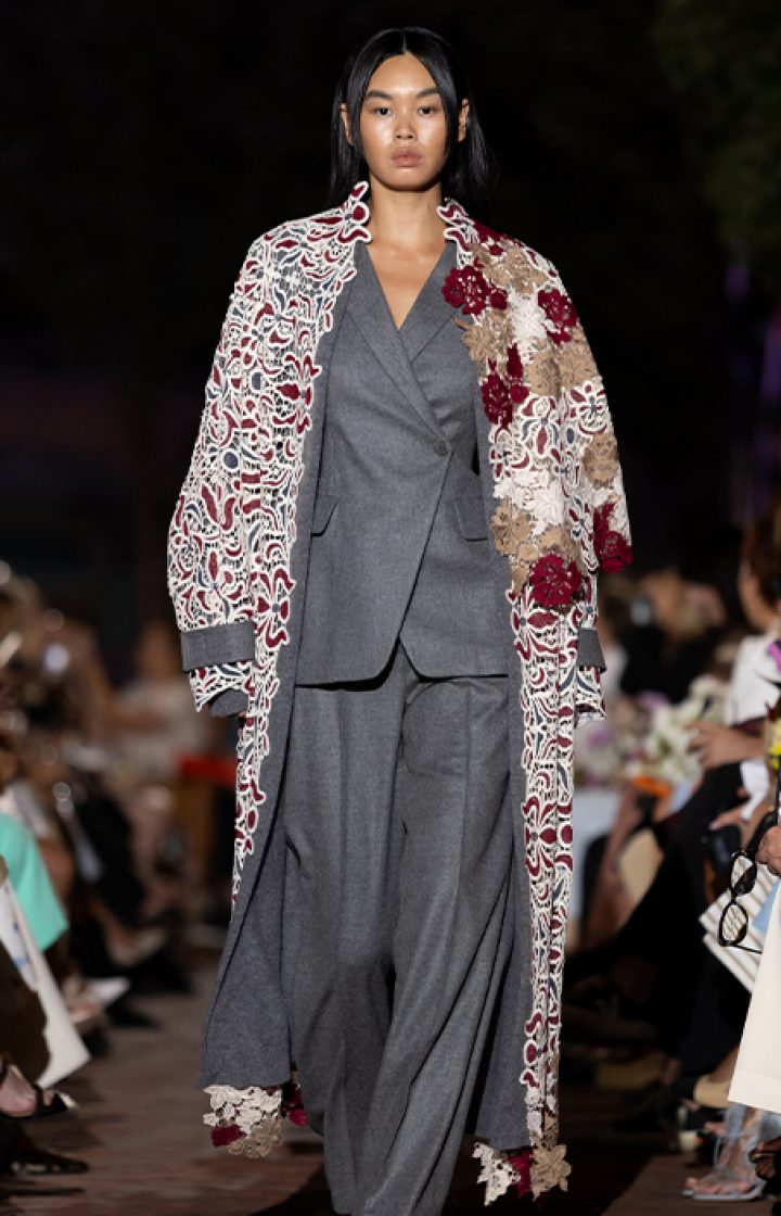 xfashion-show-fw-2024-2025-36.jpg.pagespeed.ic.oiVHaHmCiL