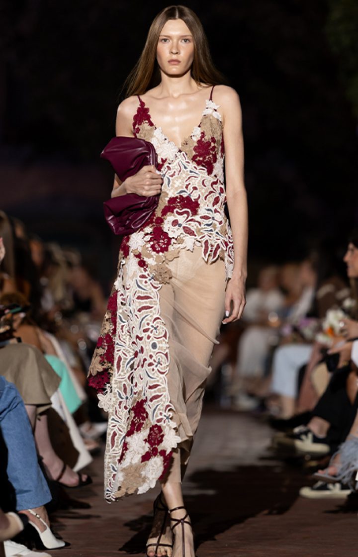 xfashion-show-fw-2024-34.jpg.pagespeed.ic.IK1TaAvXlA