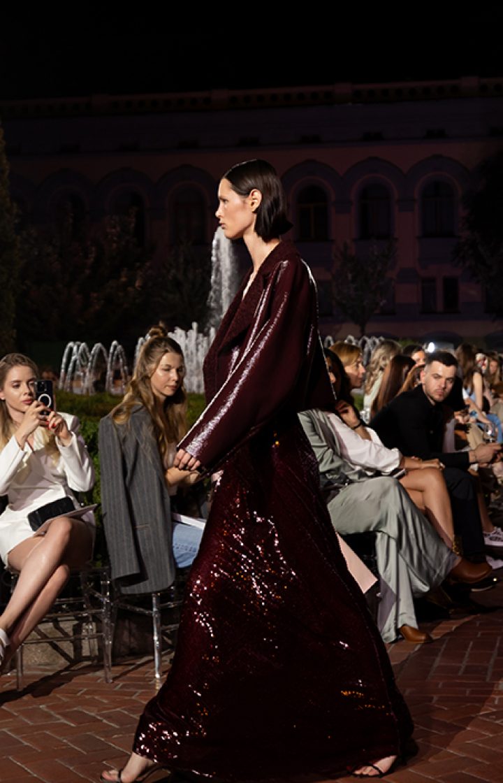 xfashion-show-fw-24-25-16.jpg.pagespeed.ic.mxh_x0vD6c